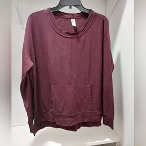 Sweatshirt w/ hoodie pocket